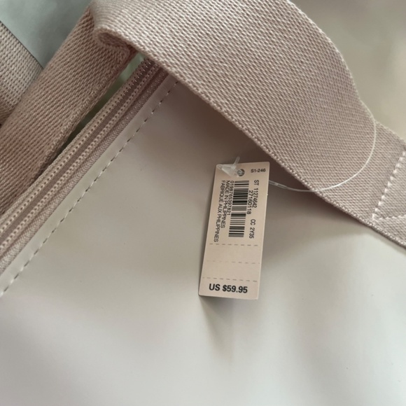 🎁NWT Victoria's Secret 2025 Metallic Pink Duffle Bag - Picture 11 of 11